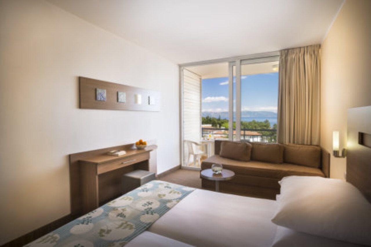 Miramar Sunny Hotel By Valamar Rabac Εξωτερικό φωτογραφία