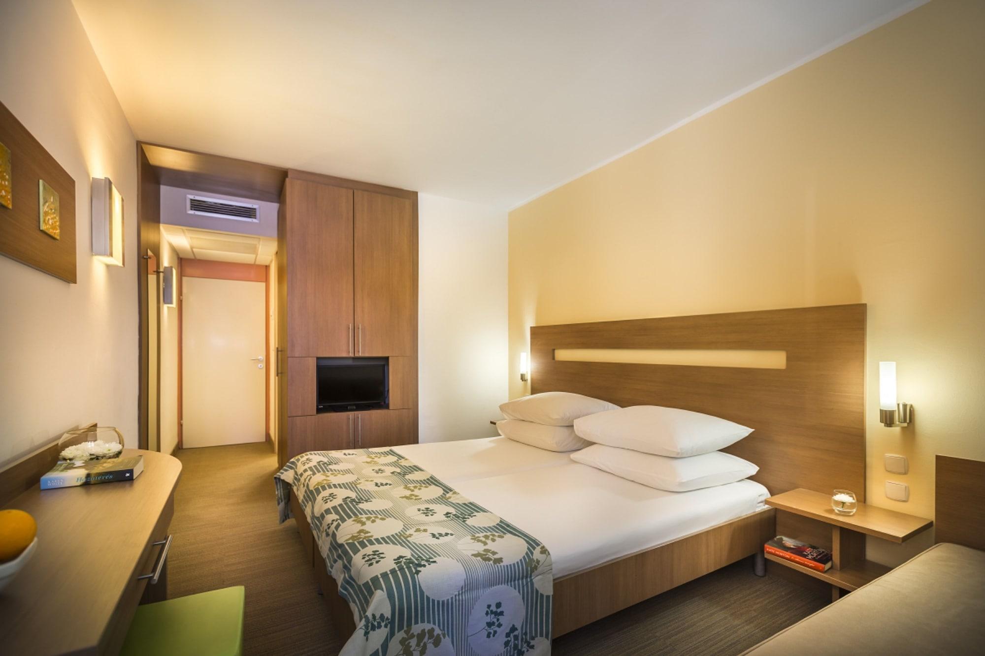 Miramar Sunny Hotel By Valamar Rabac Εξωτερικό φωτογραφία