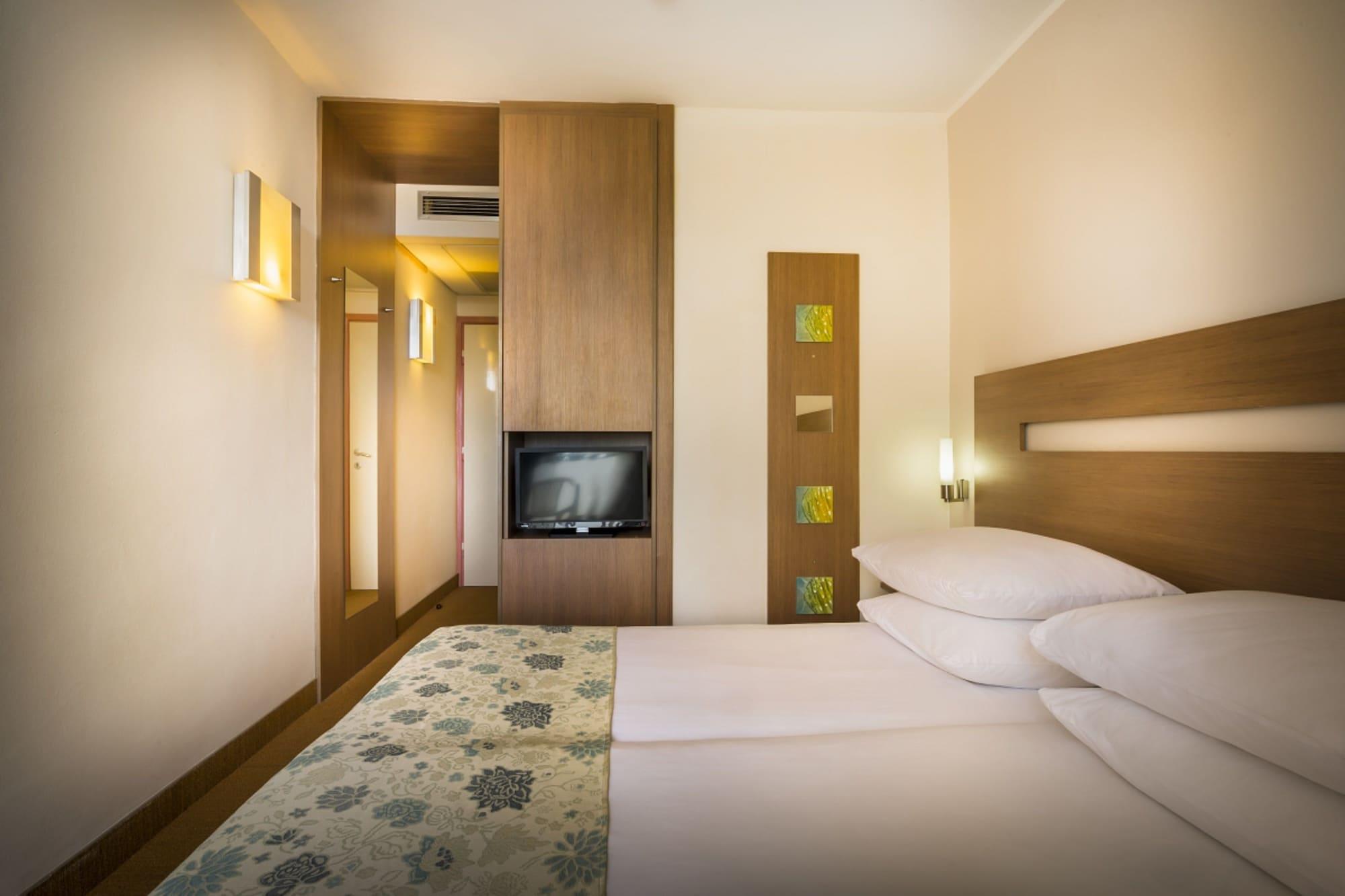 Miramar Sunny Hotel By Valamar Rabac Εξωτερικό φωτογραφία