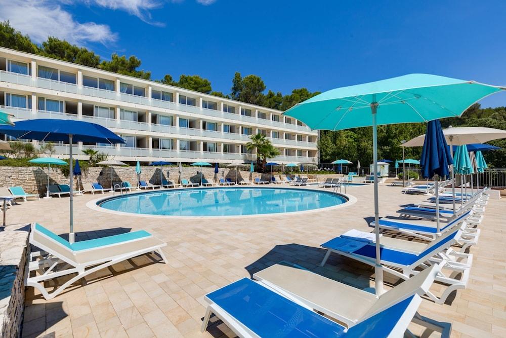 Miramar Sunny Hotel By Valamar Rabac Εξωτερικό φωτογραφία