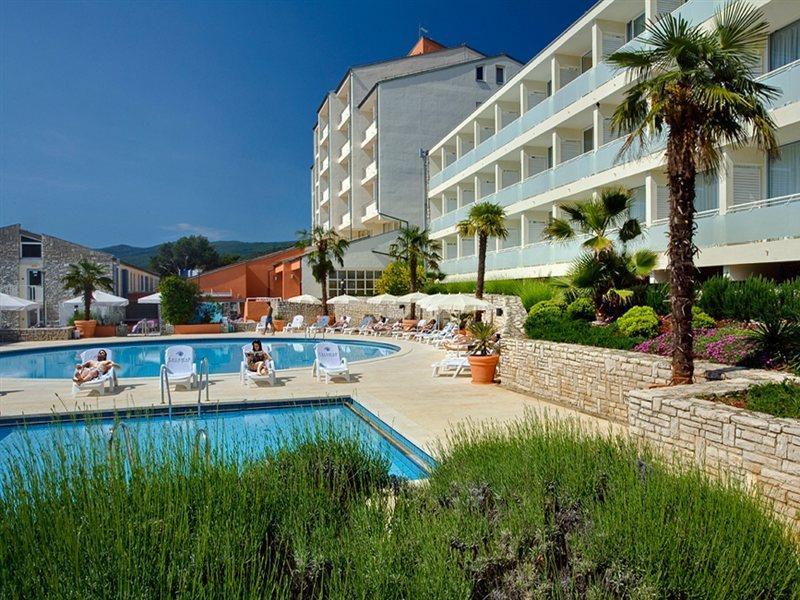 Miramar Sunny Hotel By Valamar Rabac Εξωτερικό φωτογραφία