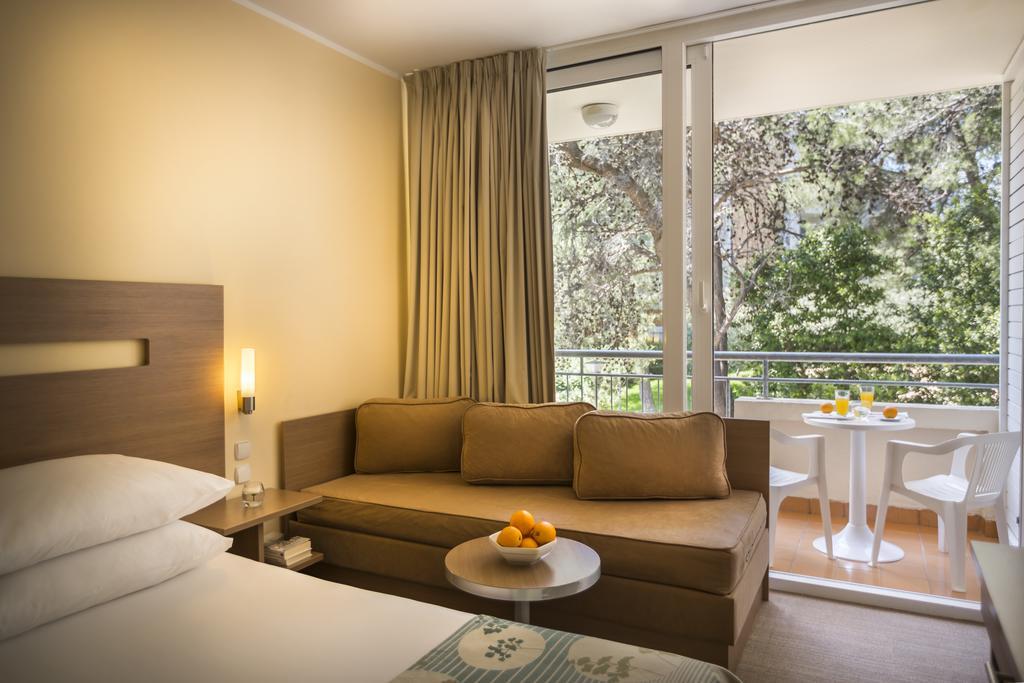 Miramar Sunny Hotel By Valamar Rabac Εξωτερικό φωτογραφία