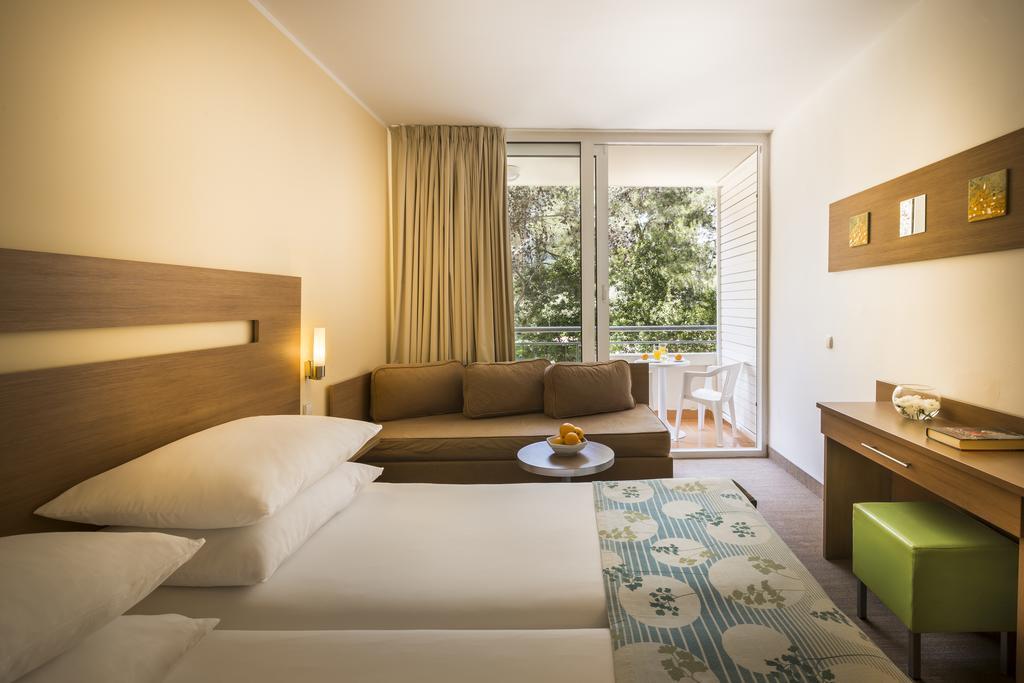 Miramar Sunny Hotel By Valamar Rabac Εξωτερικό φωτογραφία