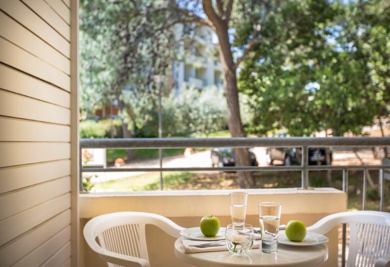 Miramar Sunny Hotel By Valamar Rabac Εξωτερικό φωτογραφία